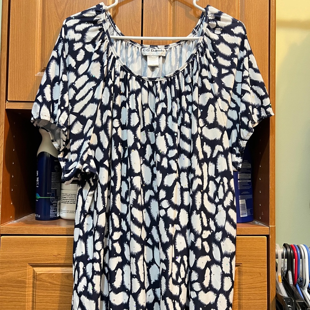 CD Daniels Women's Navy and White Abstract Blouse